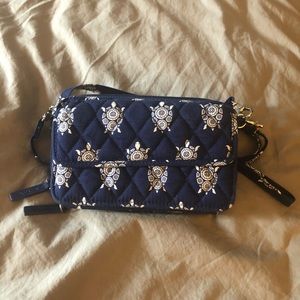 Vera Bradley - wallet crossbody
